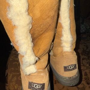 UGG Tall sunburst Boots Definitely needs cleaning